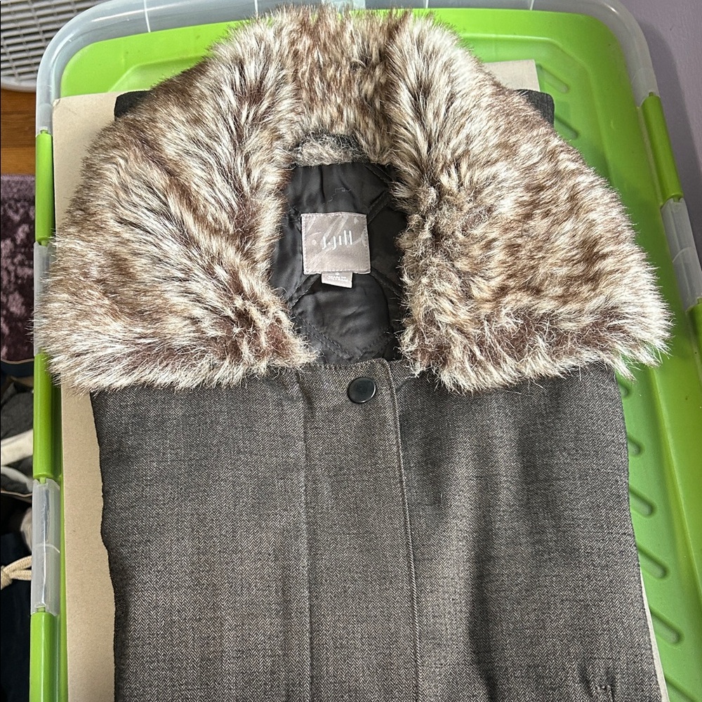 J. Jill Vest with Faux Fur Collar - Picture 13 of 14